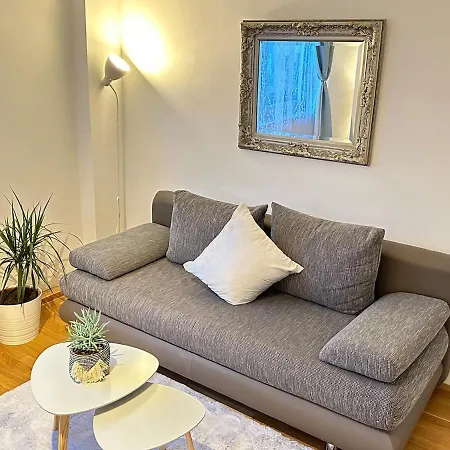 Nest & Rest Garden With Free Parking Penzion 3*