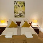 Pensjonat Nest & Rest Garden With Free Parking