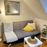 Nest & Rest Garden With Free Parking