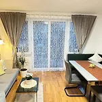 Nest & Rest Garden With Free Parking Pensjonat