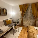 Nest & Rest Garden With Free Parking Pensjonat 3*