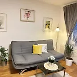 Nest & Rest Garden With Free Parking