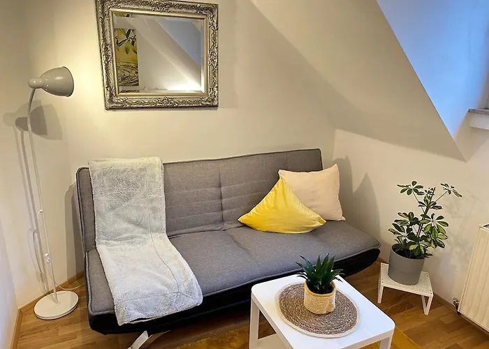 Nest & Rest Garden With Free Parking